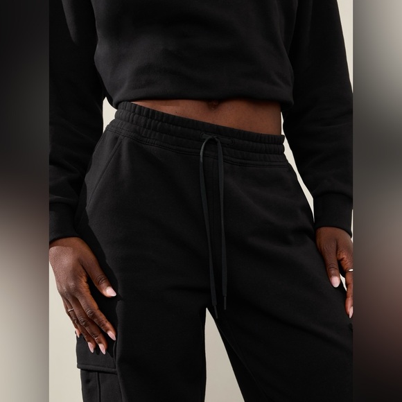 Athleta Easy Fleece Mid Rise Cargo Pant // Black - Picture 5 of 16
